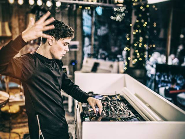 Martin Garrix – The Martin Garrix Show 493 – 18-02-2024