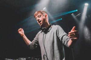 Dennis Cartier – Cartieradio 392 (Dubai Live DJ Mix) – 10-04-2024